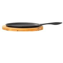 chapa de ferro fundido com suporte em madeira para porção de carne oval, petisco 25x18 cm Santana