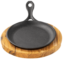 chapa de ferro fundido com suporte em madeira para porção de carne oval, petisco 25x18 cm Santana