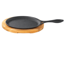 chapa de ferro fundido com suporte em madeira para porção de carne oval, petisco 25x18 cm Santana